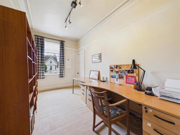 5 bed Semi-Detached for sale Image 12