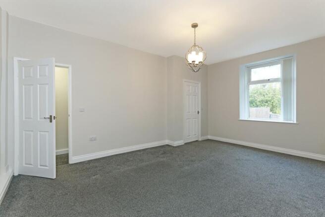 2 bed Terraced to rent Image 6