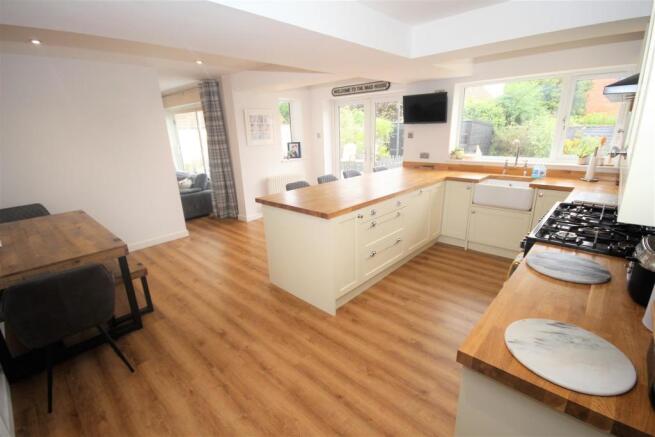 kitchen 3.jpg