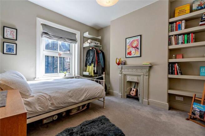 5 bed Semi-Detached for sale Image 9