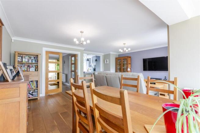 Swakeleys Drive, Ickenham, UB10 photo 4