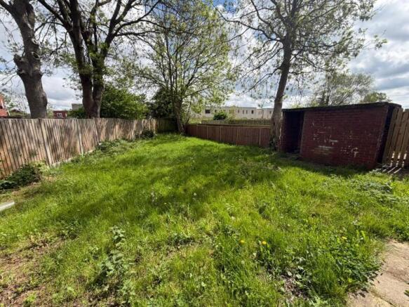 4 bed Terraced to rent Image 9