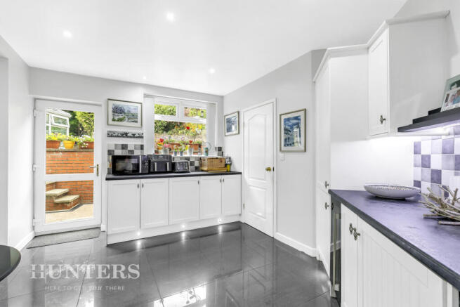 3 bed Semi-Detached for sale Image 10