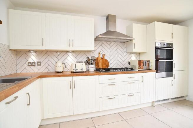 3 bed Town House for sale Image 8