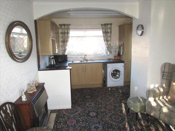 KITCHEN/DINING ROOM