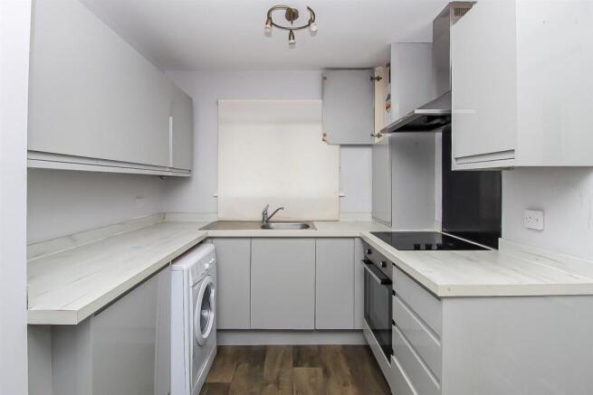 28 Dimplewells Road kitchen (2).jpg