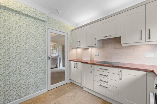 2 bed Ground Flat for sale Image 9