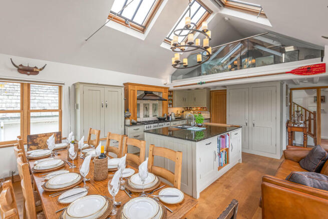 Kitchen and Galle...