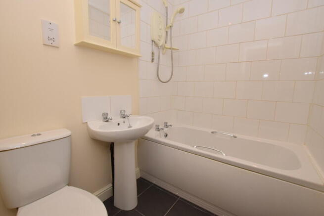 2 bed Terraced to rent Image 7