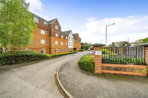 15, Silchester Court, London Road, Ashford TW15 3BJ