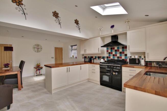 KITCHEN/DINER