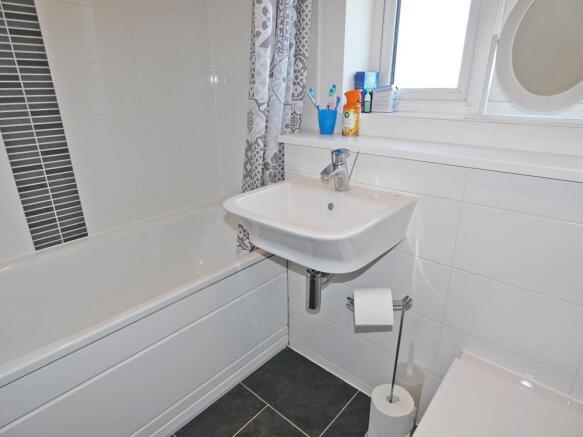 2285bathroom.jpg