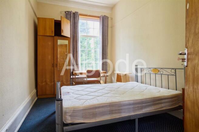 9 bed House to rent Image 5