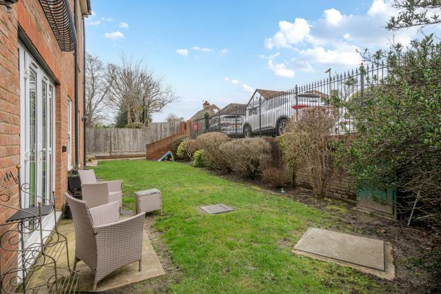 London Road, Bagshot photo 2