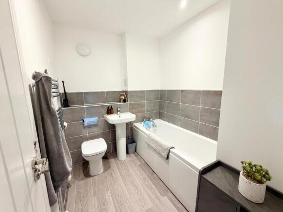 3 bed Semi-Detached for sale Image 12