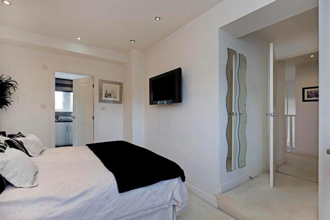 4 bed Detached for sale Image 12