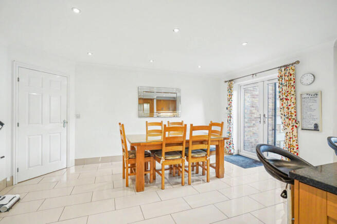 5 bed Detached for sale Image 6