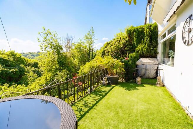 4 bed Semi-Detached for sale Image 11