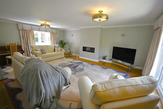 4 bed Detached for sale Image 7