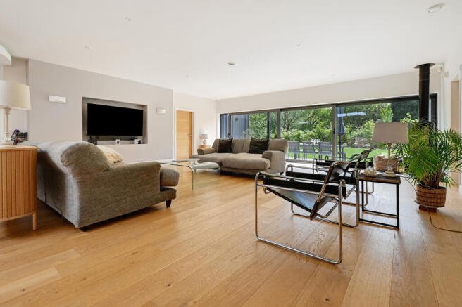 4 bed Detached for sale Image 5