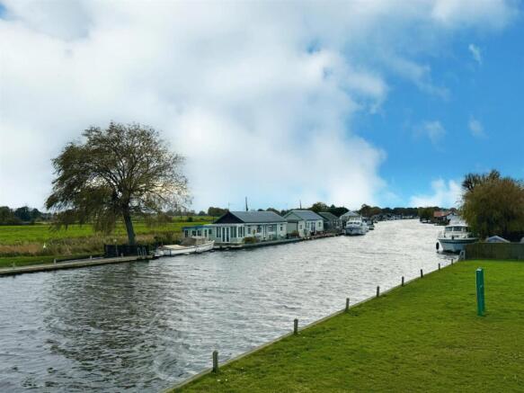 the River Thurne at Potter Heigham