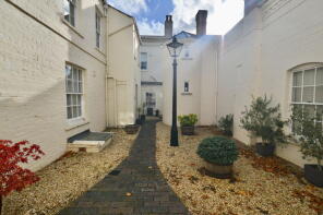 1b, Collinsfield, Evesham WR11 4NQ