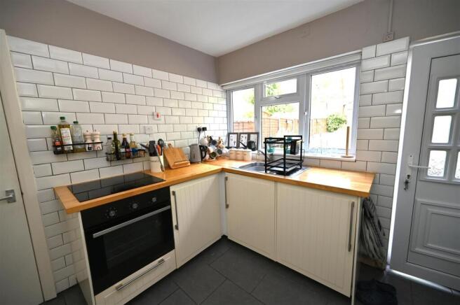 kitchen 2.JPG