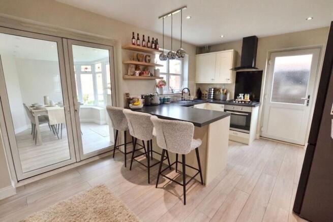 OPEN PLAN FAMILY DINING KITCHEN