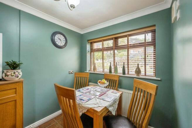 3 bed Semi-Detached for sale Image 11