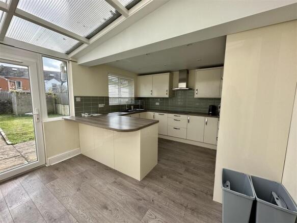 Kitchen 3.jpeg