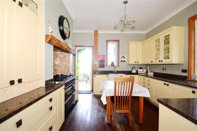 Kitchen/Breakfast Area