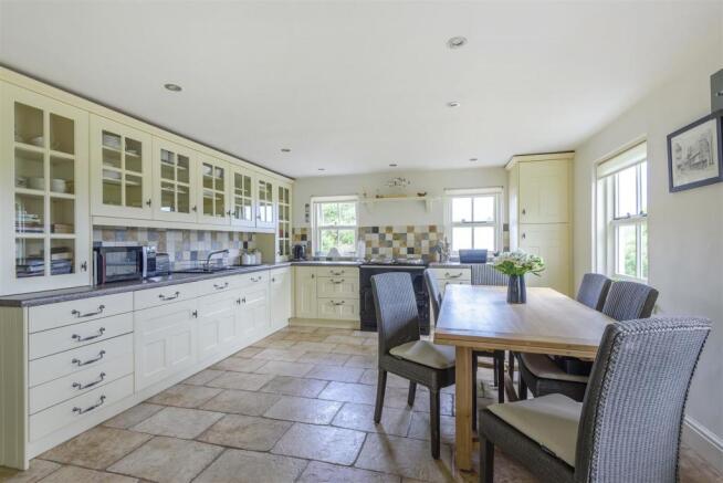 Kitchen 1.jpg