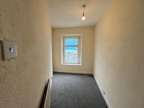2 bed Terraced to rent Image 6