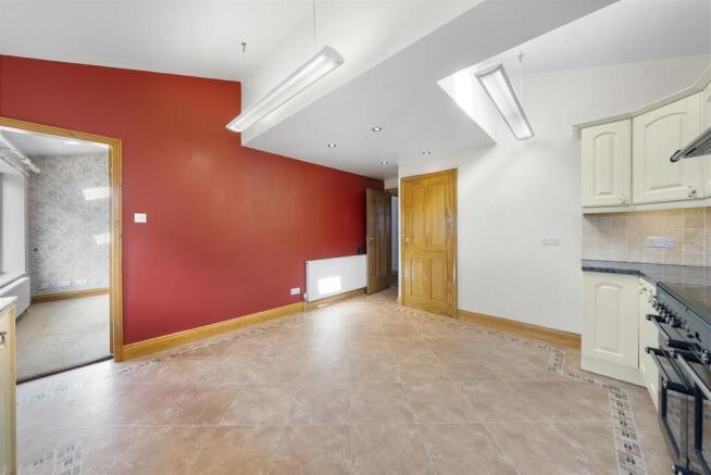 3 bed Semi-Detached for sale Image 10