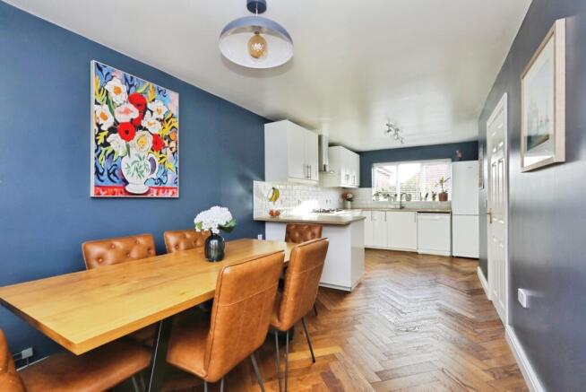 4 bed Detached for sale Image 4