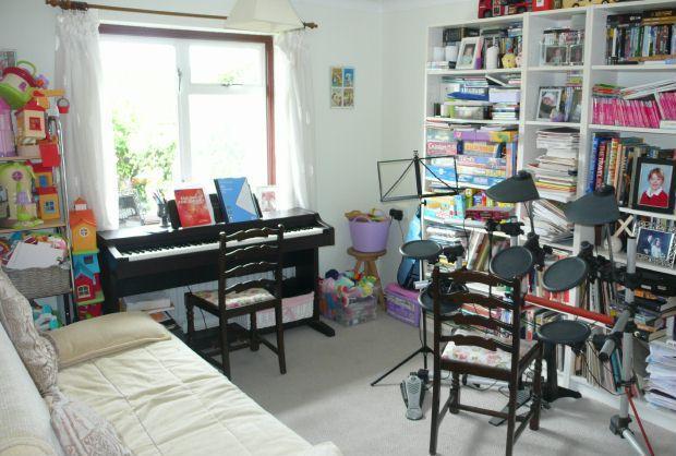 DINING ROOM/BEDROOM
