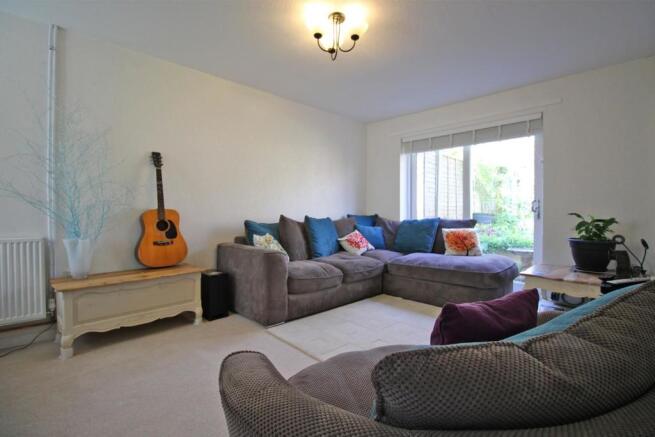 Living room 2.jpg