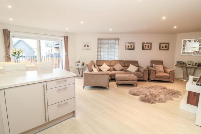 Lounge/Dining Room