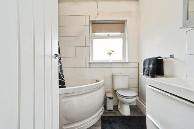 2 bed Apartment for sale Image 4