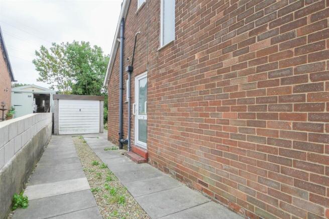 DRIVEWAY/GARAGE