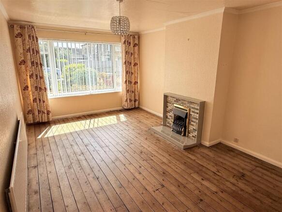 2 bed Semi-Detached Bungalow for sale Image 4