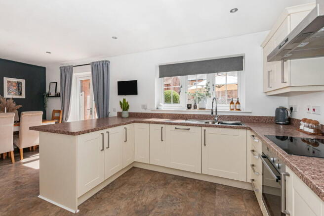 3 bed Detached for sale Image 7