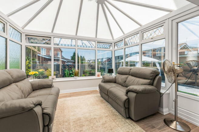 4 bed Link Detached House for sale Image 7