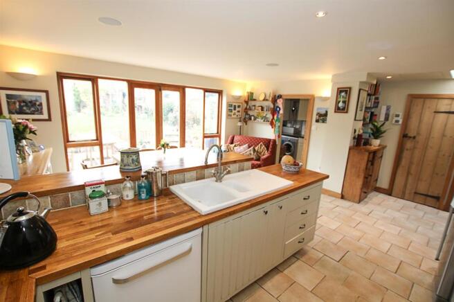 Kitchen_4.jpg