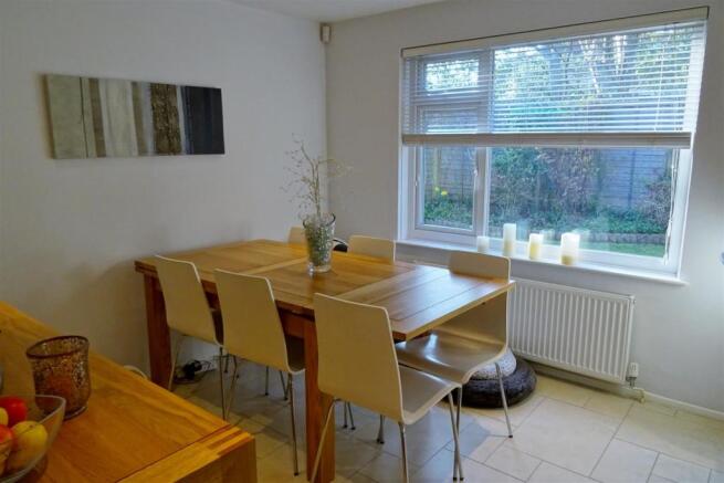 Kitchen/Dining Room: