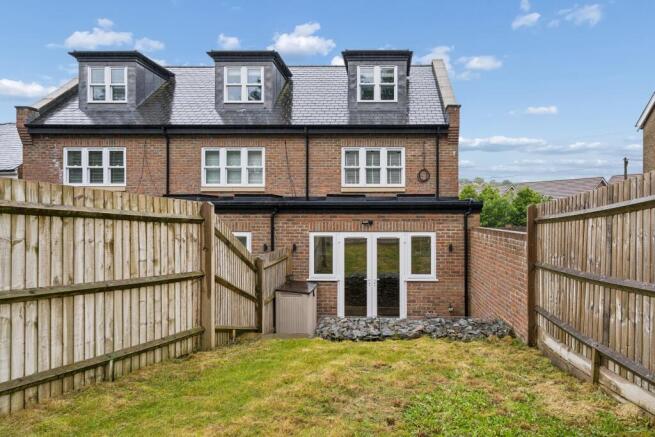 こ*め様 house on the hill ss tee (check) 10 3 bedroom end of terrace house for sale in Hivings Hill, Chesham, HP5