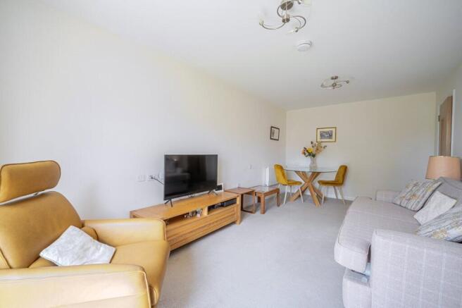 1 bed Apartment to rent Image 6