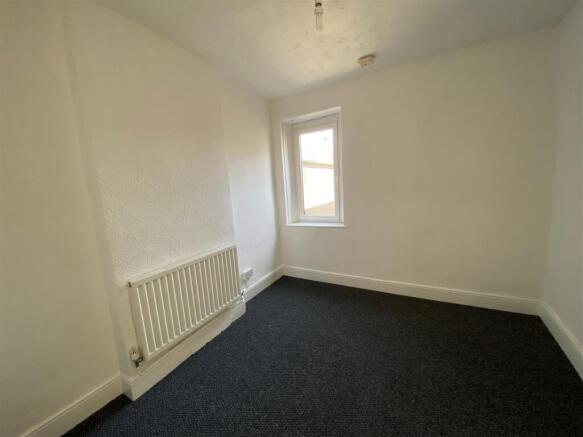 46 Richard Street - bedroom.jpg