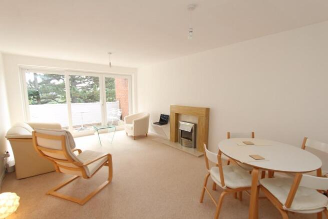 11 Lime Court lounge2.jpg