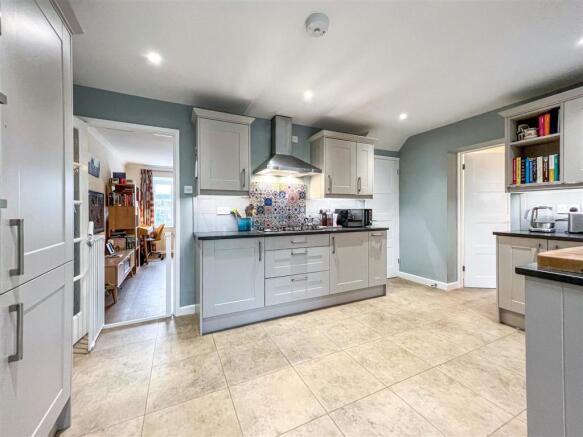 kitchen 3.jpg